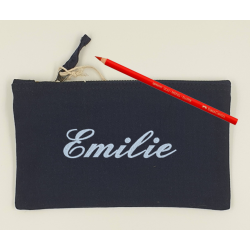 Trousse brodée