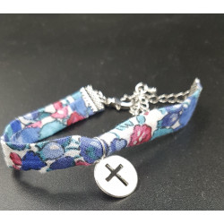 Bracelet fleuri croix dans cercle