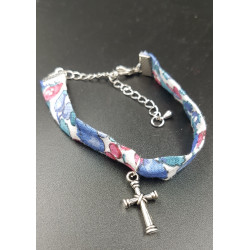 Bracelet fleuri avec croix