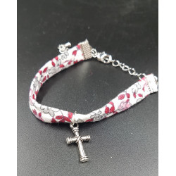 Bracelet fleuri avec croix