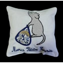 Coussin brodé petite souris personnalisable