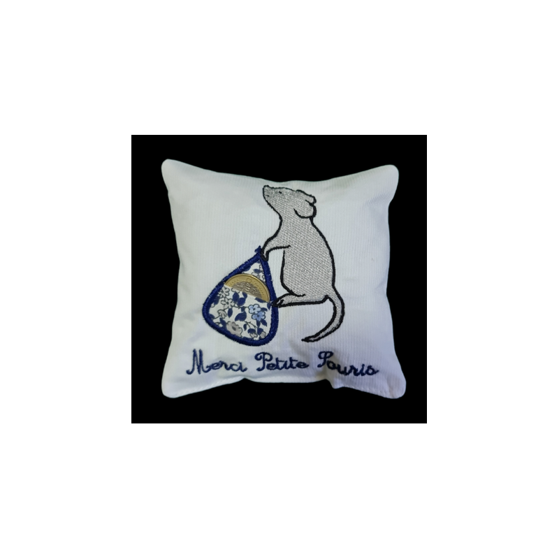 Coussin brodé petite souris personnalisable