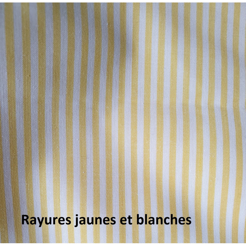 Oratoire de voyage brodé et cousus dans notre atelier