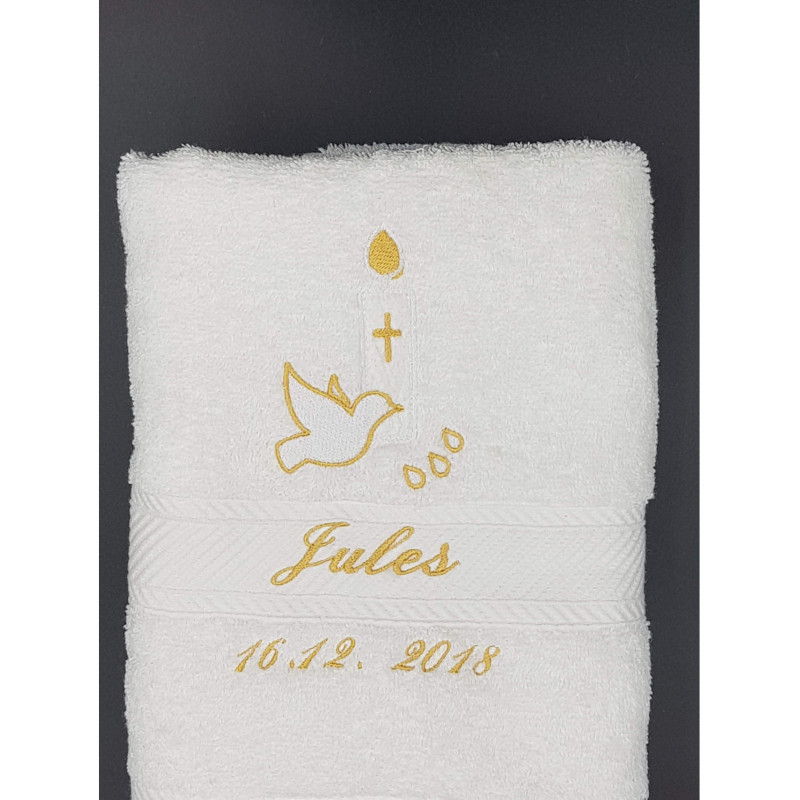 drap de bain de baptême brodé dans notre atelier