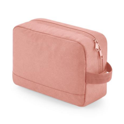 Trousse de toilette brodée dans notre atelier en region parisienne