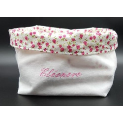 Panier blanc et ses lingettes