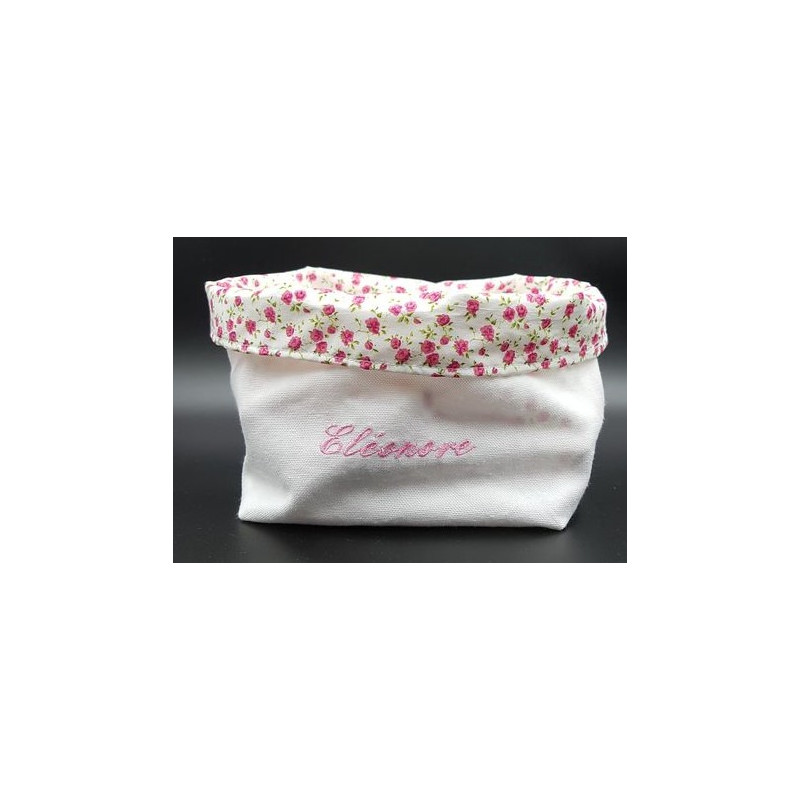 Panier blanc et ses lingettes