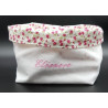 Panier blanc et ses lingettes